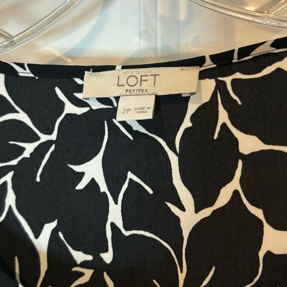LOFT Black White Leaf Print Long Tab Sleeve Tie Waist Romper 2 Petite - Picture 15 of 15